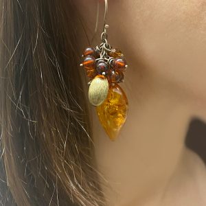 σκουλαρίκια Earring with amber e03 a